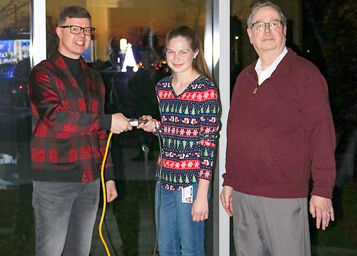 Edison State Brightens Holiday Spirits with Lighting Ceremony